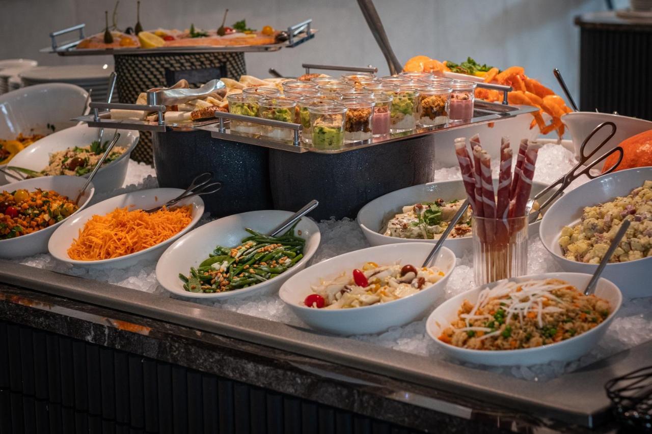 Golden Tulip Lyon Ouest Techlid Hotel & Spa Limonest Bagian luar foto