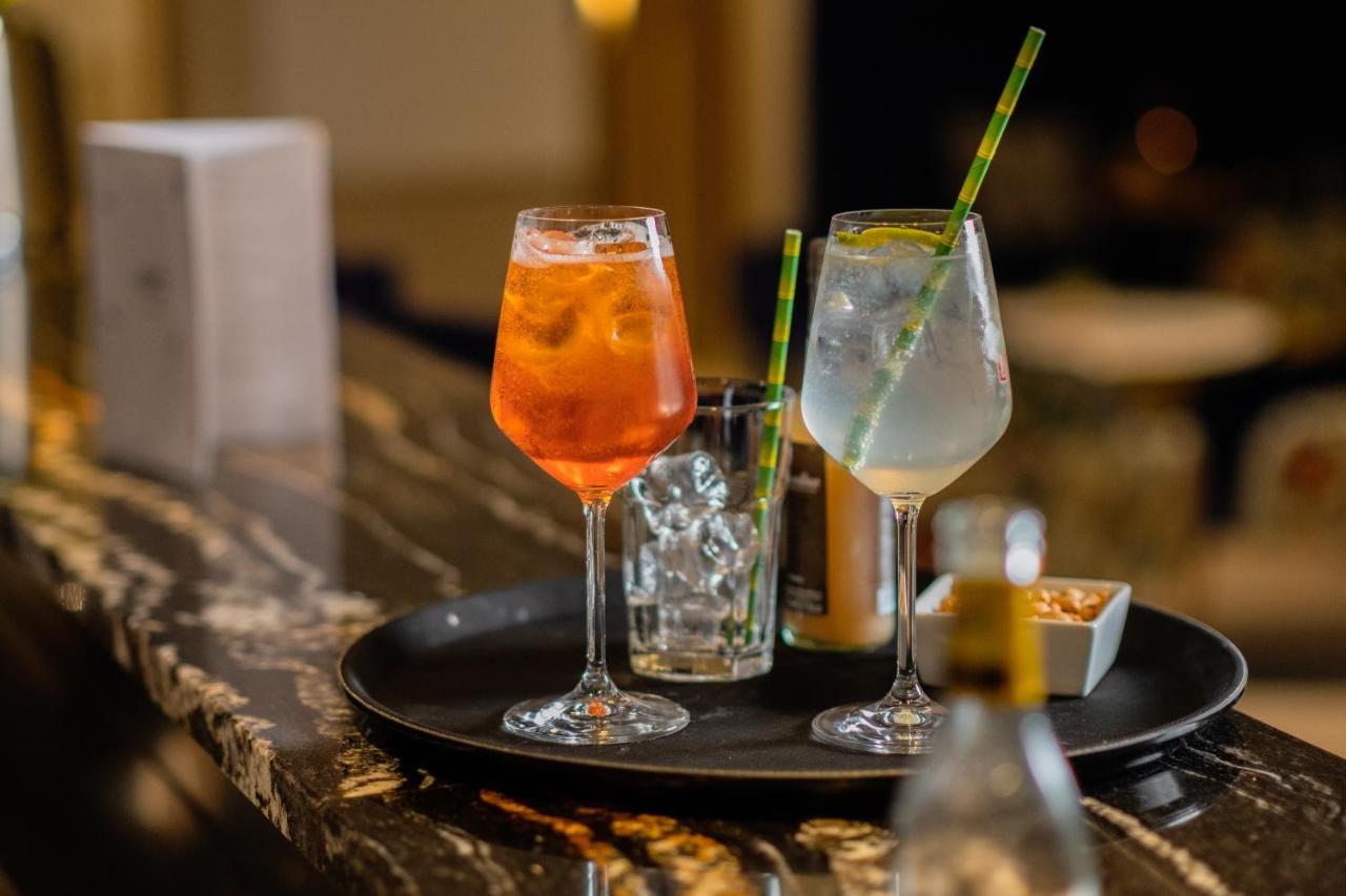 Golden Tulip Lyon Ouest Techlid Hotel & Spa Limonest Bagian luar foto