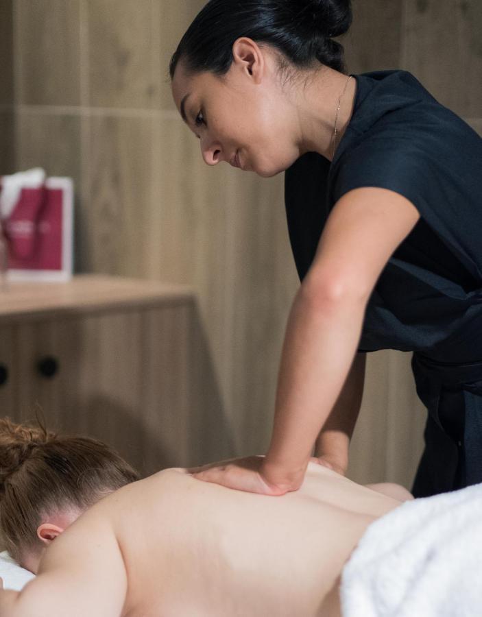 Golden Tulip Lyon Ouest Techlid Hotel & Spa Limonest Bagian luar foto