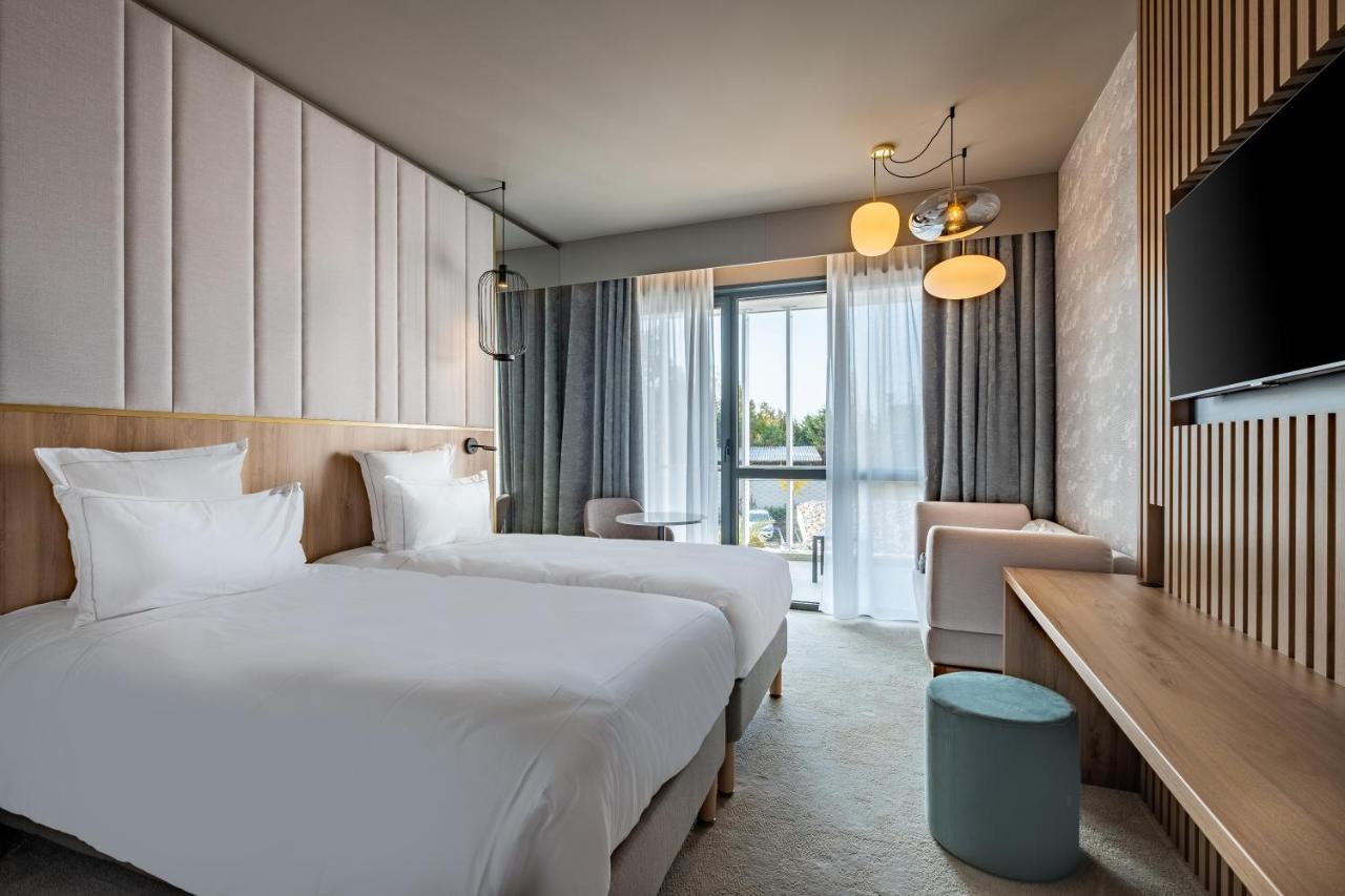 Golden Tulip Lyon Ouest Techlid Hotel & Spa Limonest Ruang foto