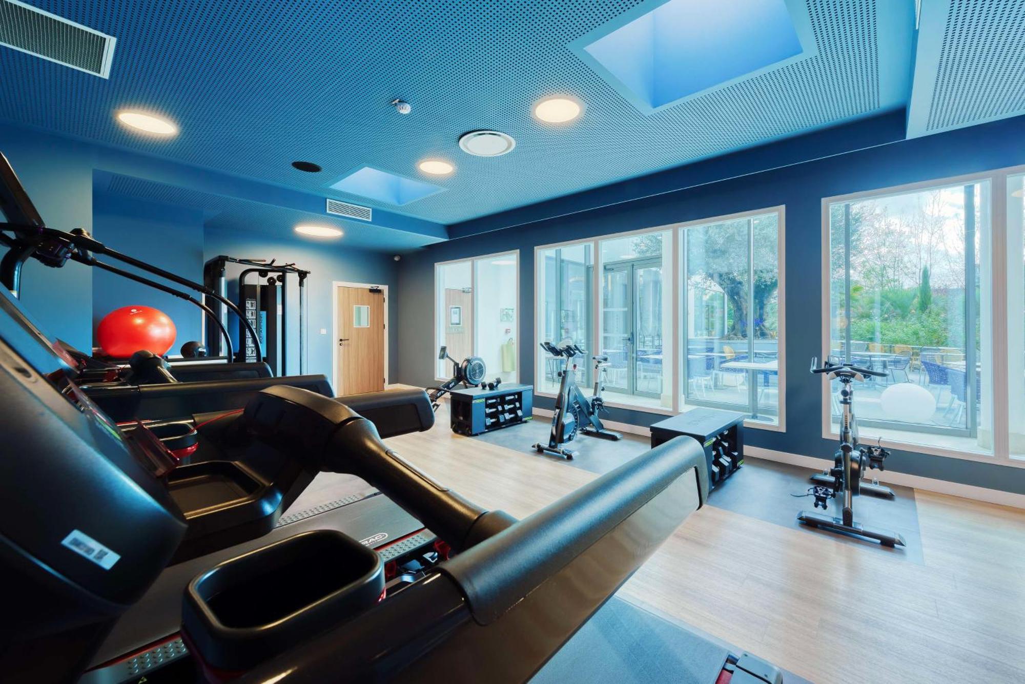 Golden Tulip Lyon Ouest Techlid Hotel & Spa Limonest Bagian luar foto