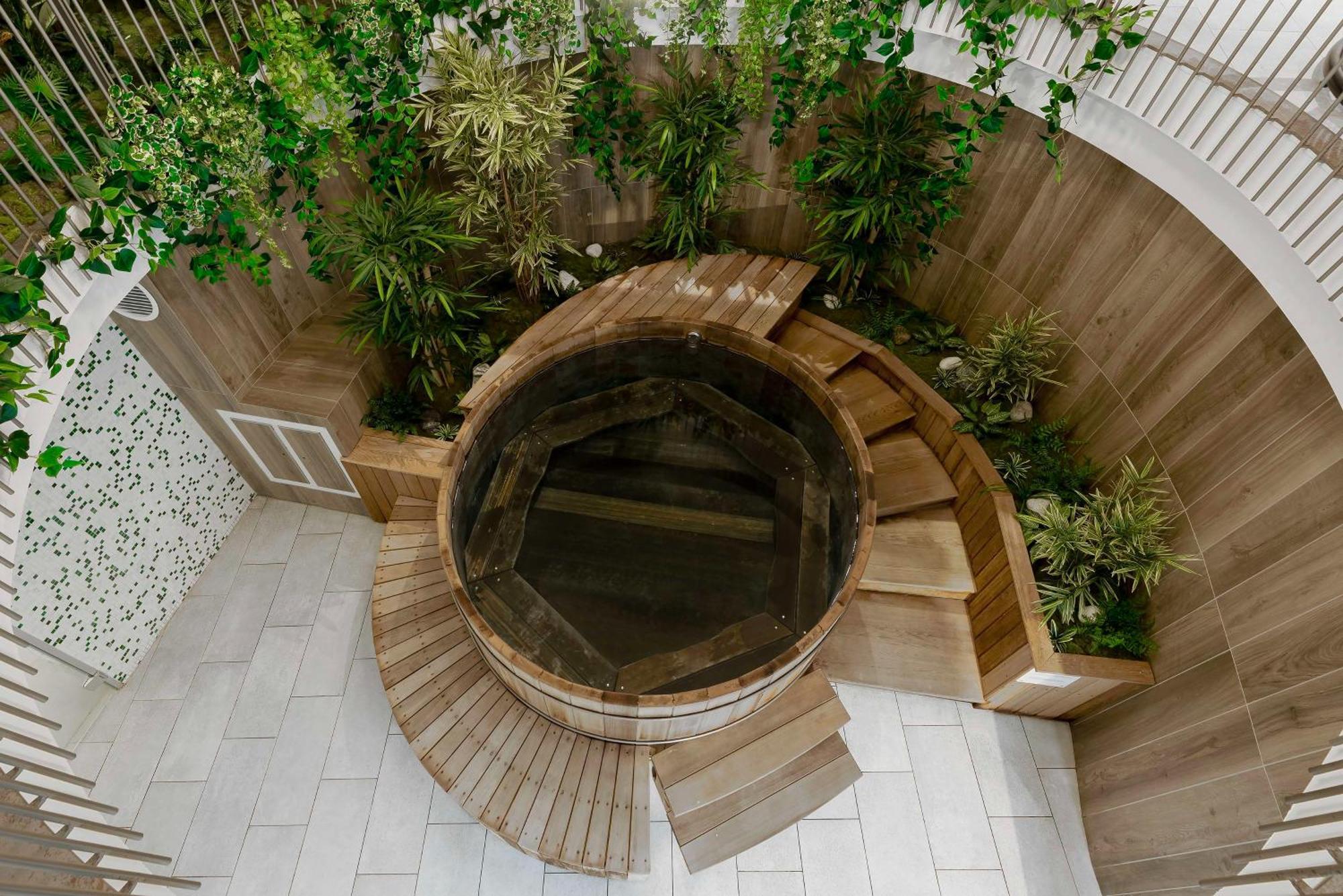 Golden Tulip Lyon Ouest Techlid Hotel & Spa Limonest Bagian luar foto