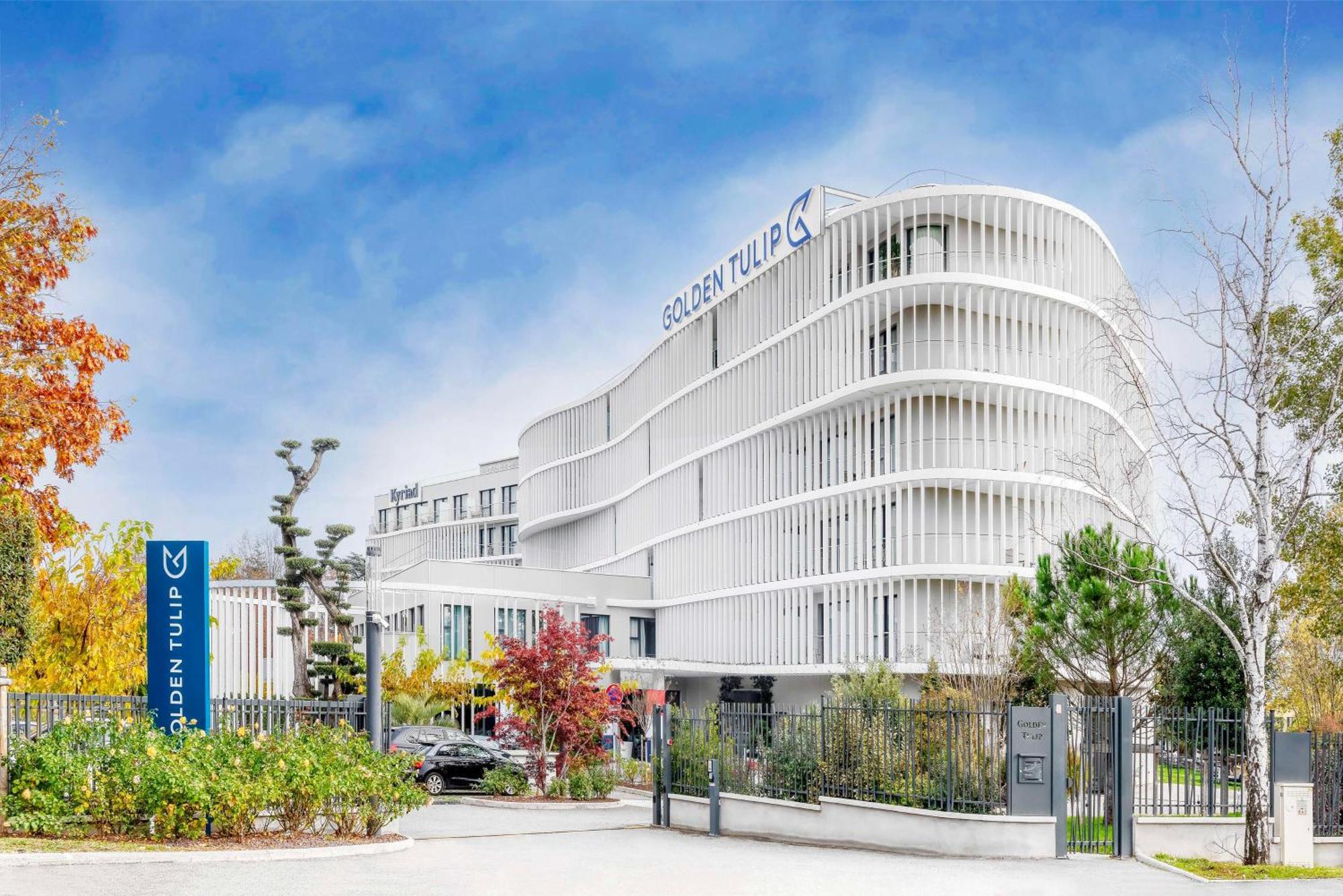 Golden Tulip Lyon Ouest Techlid Hotel & Spa Limonest Bagian luar foto