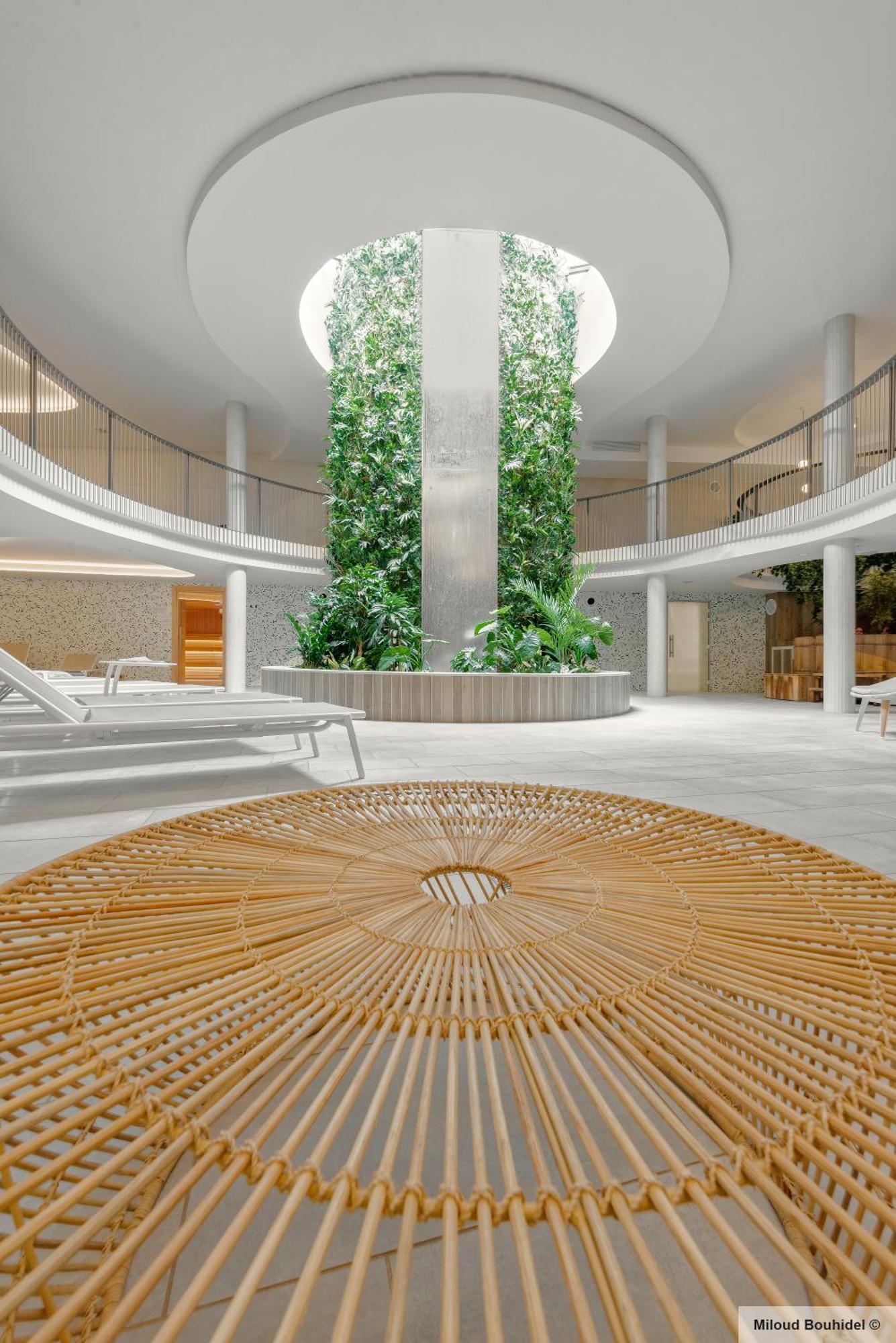 Golden Tulip Lyon Ouest Techlid Hotel & Spa Limonest Bagian luar foto