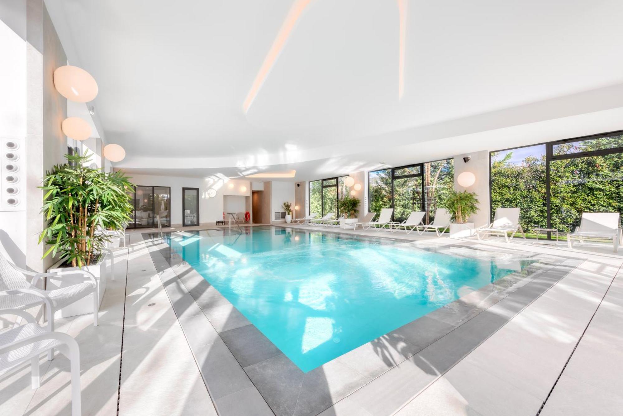 Golden Tulip Lyon Ouest Techlid Hotel & Spa Limonest Bagian luar foto