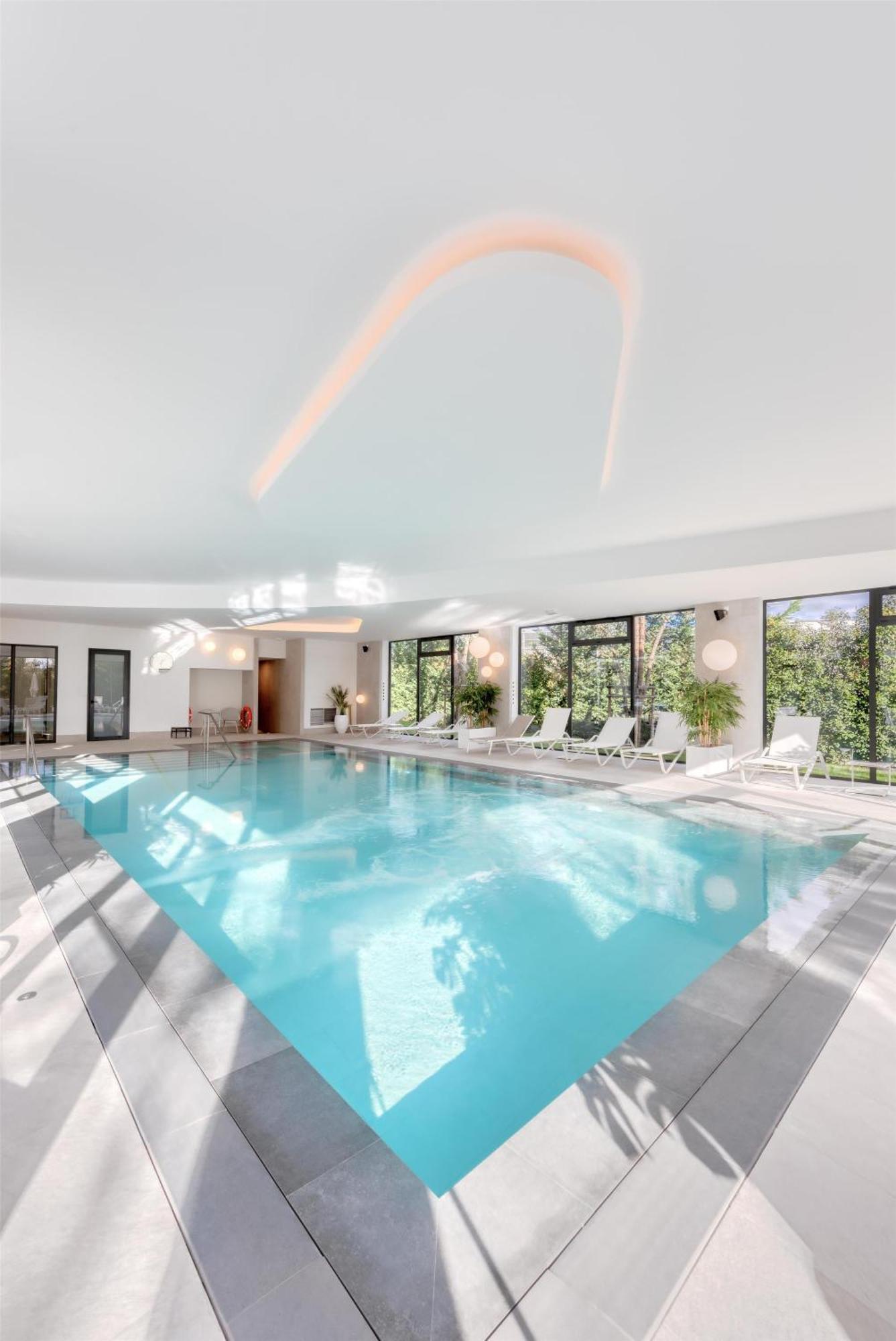 Golden Tulip Lyon Ouest Techlid Hotel & Spa Limonest Bagian luar foto