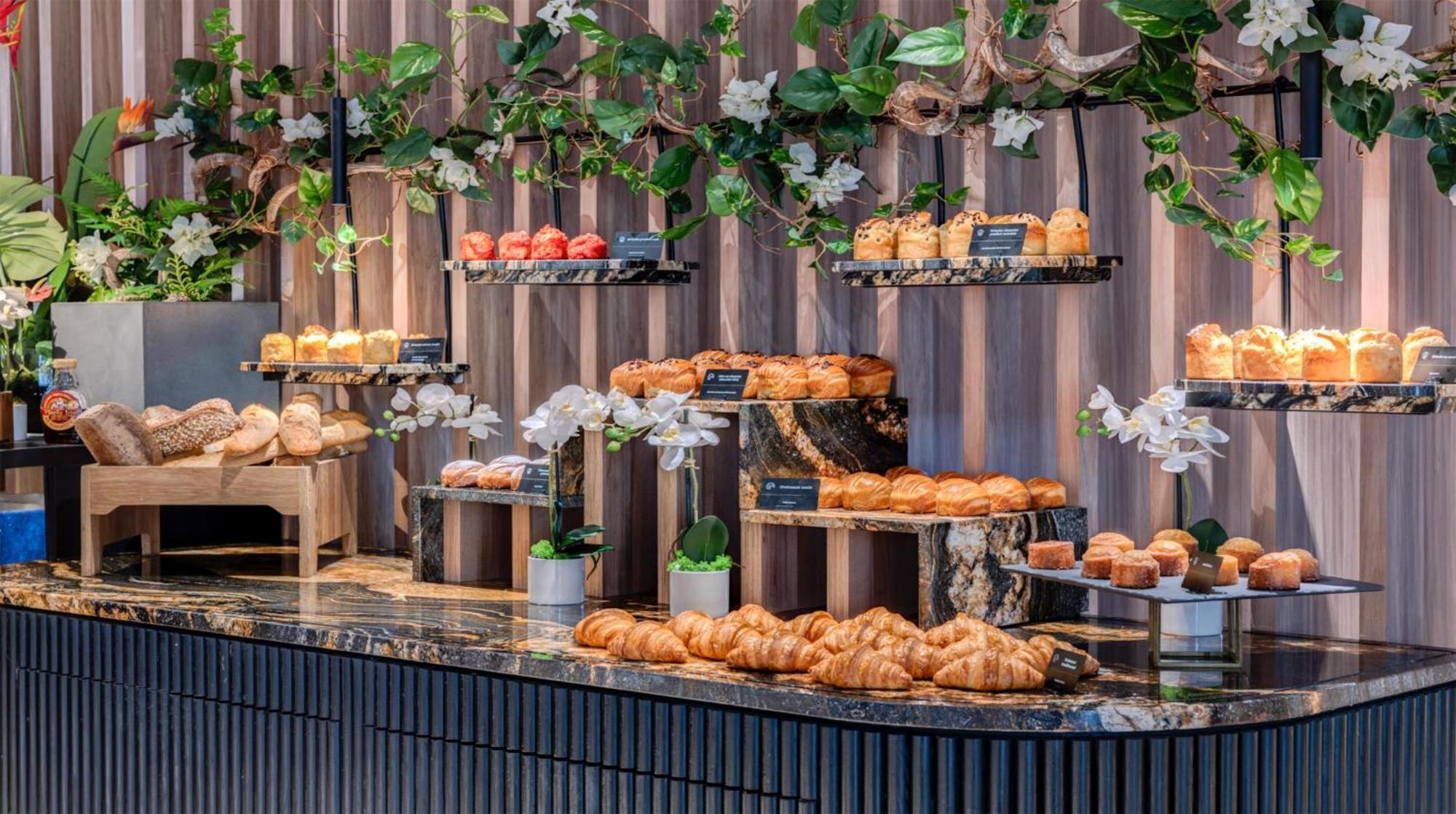 Golden Tulip Lyon Ouest Techlid Hotel & Spa Limonest Bagian luar foto